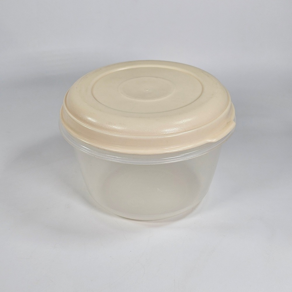 Vtg Rubbermaid Servin Saver 4 Cup Round Food Storage Container Almond 0028 0027
